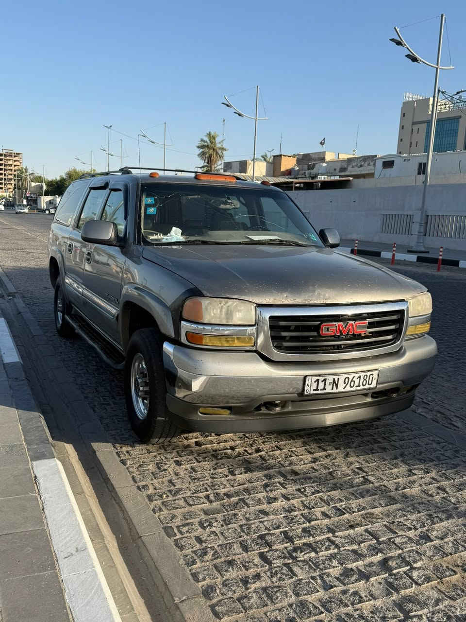 السلام عليكم 
للمراوس ب سياره زغيره او موديل احدث 
جي ام سي الفينه 
موديل 2000 فحل 8 برغي 
السياره بدون حادث 
مصبوغه حزام جانت جارده 
 تو ويل لون شنباني 
رقم بغداد خصوصي انكليزي 
سنويتها جديده تنتهي سنه 2031 
تحويل ثاني يوم 
السياره مكفوله من الضرب والكص ونقل الجثه 
اصوليه 100‎%‎ 
السياره جاهزه من كير ومحرك 
تبريد شغال 
حدادتها  جديده وحلوه 
مكان السياره بالبصره 
رقم الهاتف بي وتساب ايضاً 
***********

