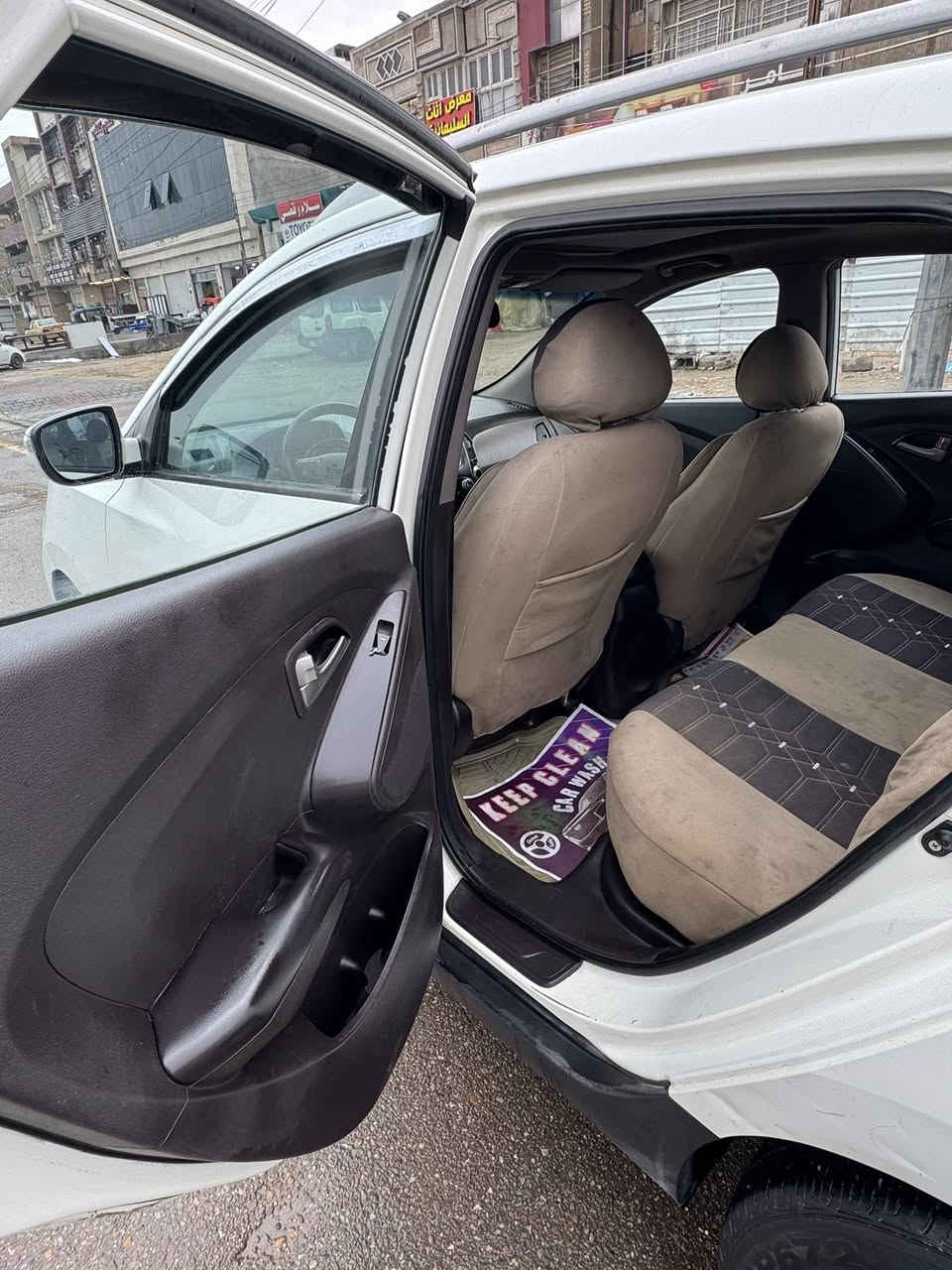 سلام عليكم توسان 2010 خليجيه
فول مواصفات مكينه 2000 دوش 
السياره بيهة رش وجاملغ وبنيد 
بدون دواخل 
مكينه جديده كيرهة نظيف 
السياره بنوراما اشاير بالمري تحكمات ستيرن  مري كهربائيه 
صدرهة نظيف
تبريد وتدفئه شغالات 
رقم انكليزي شمالي تحويل ثاني يوم 
السياره مابيهة نقوصات 
السعر (120) الشراي يتصل مكانهة بغداد
***********
