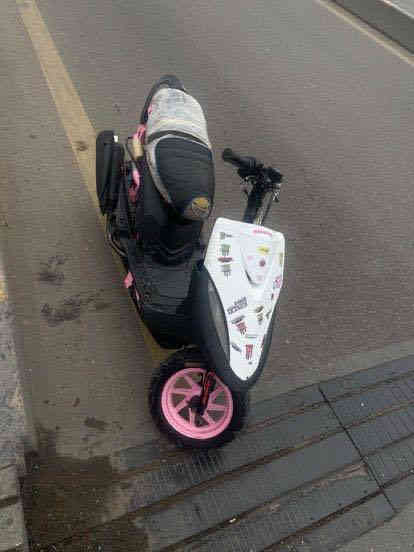 سلام عليكم دراجه مال لعب للبيع 55 الدراجه حلوه وناعمه الدراجه تجفيت جديد عل سحك هسه لدراجه سعرها 425 وبيها مجال  ***********
