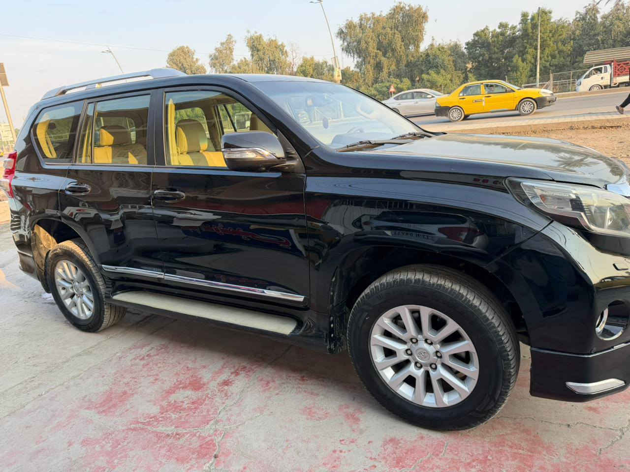 من رخصت الادمن برادو في اكس موديل 17كويتي فول مواصفات 6سلند 7راكب بصمه وفتحه جلد كشنات كهرباء حار بارد كشنات الخلفيه كهرباء ترحيب ستيرن كهرباء وبعد بيهه هواي موصفات بيهه طخه قبق الصندك وجاملغ الخلفي بدون دواخل السعر 31وبيهه مجال وترهم مراوس مكاني بغداد البلديات ***********
