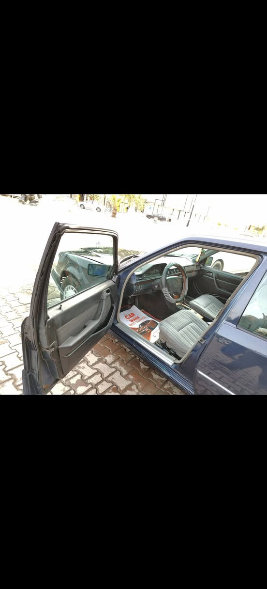 سلام عليكم مكان سياره كركوك..رقمها بغداد مشروع وطني شرط تحويل 
مارسدس دب موديل 90..VVT3000 بطه
كير محرك بل شرط صدر حداديه كهربائية كلها بل شرط
منظومه تبريد جديد شادلها عوزها فقط غاز...باتري  لايتات 3 الوان زنون جديد...غرفه جدديه موضحه بل صور.....ترايك بصره...سعرها 58وبي مجال للاستفسار *********** كركوك, العراق
