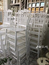 كراسي للبيع   عدد مفتوح.   سعر. 9 الف     المكان بغداد حي القاهره قرب ...