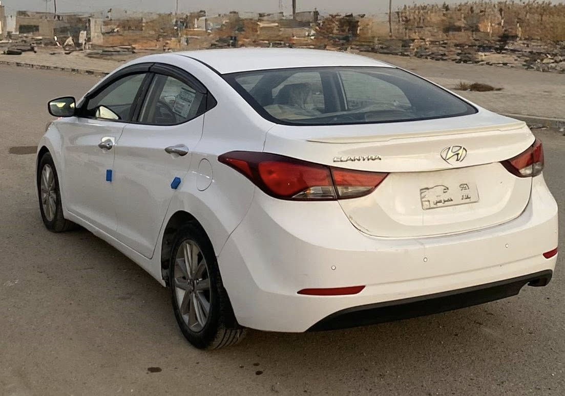 السلام عليكم هونداي النترا خليجي موديل ( 2016 ) فول مواصفات واحد 1️⃣ على واحد 1️⃣ عدا البصمه  محرك 1800 شرط مامفتوح ماشيه السياره بيها نص چاملغ الخلفي صبغ لحد قبغ البانزين  والباب الخلفي الايسر  وصبغ الدوسه الجهى اليسره فقط مع بارد بالجاملغ الخلفي الايمن شي بسيط سياره جديده جدا مواصفات فتحه سقف فول تحكم ويل كب حساس خلفي شاشه كامره لايت حاجب تبريد قطعتين اشاره بالمري مرايات شفط بلاجكتور مكاني  بغداد / المحمودية - السيدية  للاتصال (*********** )
السعر المطلوب (123)$ بيها مجال
