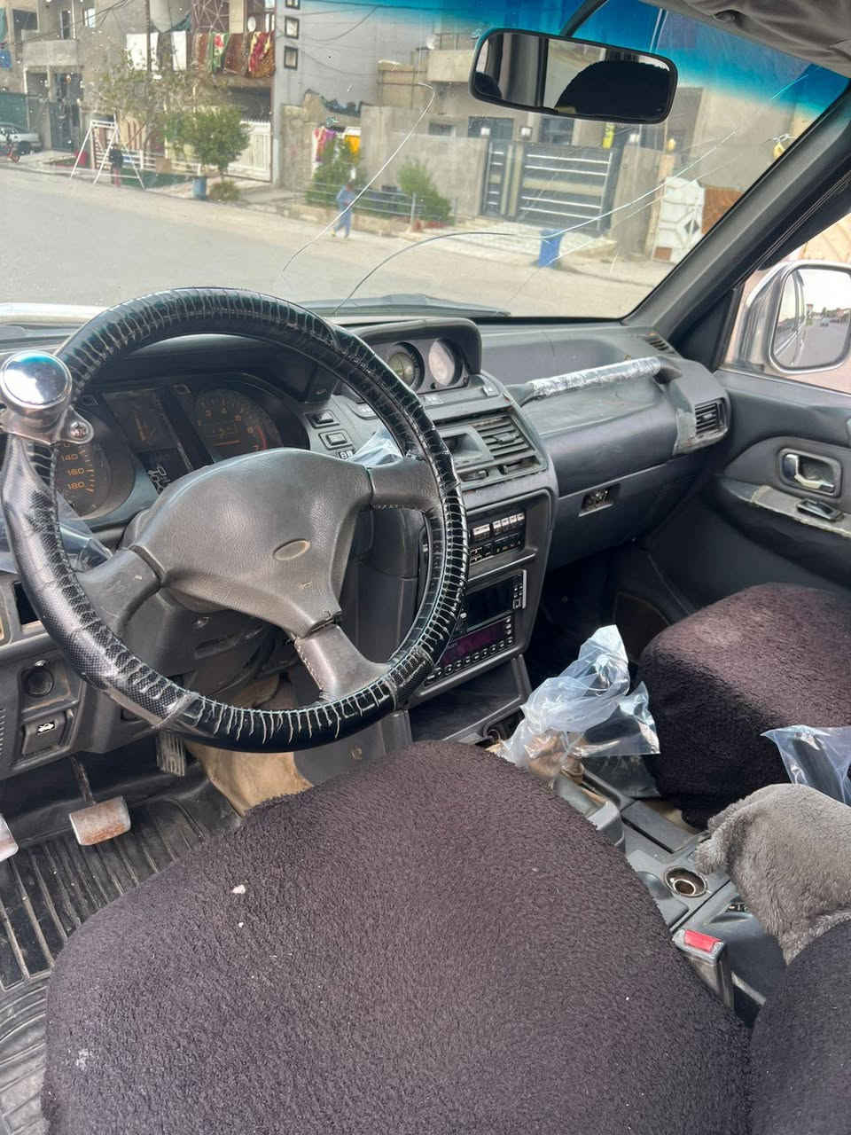 للبيع 
مسيبوشي باجيرو موديل 1991 الون ذهبي رقم صلاح الدين مشروع وطني بشرط التحويل والغرامات محرك كاز وبيها حصه كاز الكير عادي دفع رباعي 5ويل كروم بلادي سياره اي طخه ما بيها صدر امامي خلفي جديد باتري لوك كهربائيات كلها على وضع الشركه السياره ما بيه اي نقص عنوان السياره في كركوك السعر بيع سريع ومستعجل 48 ورقه وبيها مجال وشايف خير الي يأخذها 
***********
