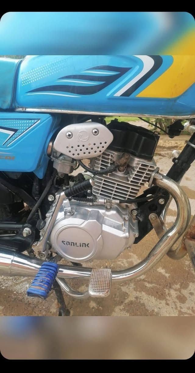 السلام عليكم للبيع دراجة  سولنك موديل 2024 شكل 2025 شرط النضافة محرك 200 مامفتوح ضاقطة وزنجيل  السعر700 وبيها مجال للطيبين
مكاني العلم
 الاستفسار اكثر الخاص مفتوح


**إذا كنت صاحب هذا الإعلان وتريد حذفه لأي سبب، رجاءا أرسل رسالة إلى الدعم الفني**