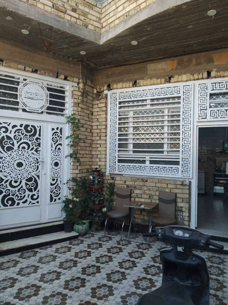 دار للبيع موقع مميز  الديوانيه  🌹الاسكان🌹 حي الزهراء🌹 قرب مكتب سيراميك سيد علي الزاملي🌹المجسر الجديد • الشارع الرئيسي الرابط بين الزيتون والزهراء على جهة اليسار بالبدايه قريب على المعهد 
مساحه 150متر واجهه 7,5 كونكريت مسلح ثلاث طوابق 
الطابق الاول. غرفة نوم نضام سويت ومنزع وصحيات صاله كبيره مطبخ مناور براني كراج سياره صحيات خارجيه مجهز بمنظومه تحت الارض لمعالجة الافات
الطابق الثاني. غرفتين نوم صاله كبيره صحيات 
الطابق الثالث. صاله كبيره تصلح غرفه + سطحين 
بناء جديد وحديث.   منظومه كامله تحت الارض كل جهات الدار للحمايه من الحشرات والديدان 
الاستفسار. الاتصال عل الرقم *********** 
او مراسله عل الواتساب
علما ان العقار مطلوب ٣٨ مليون للمصرف الرافدين تسديد كل شهر 290 الف
