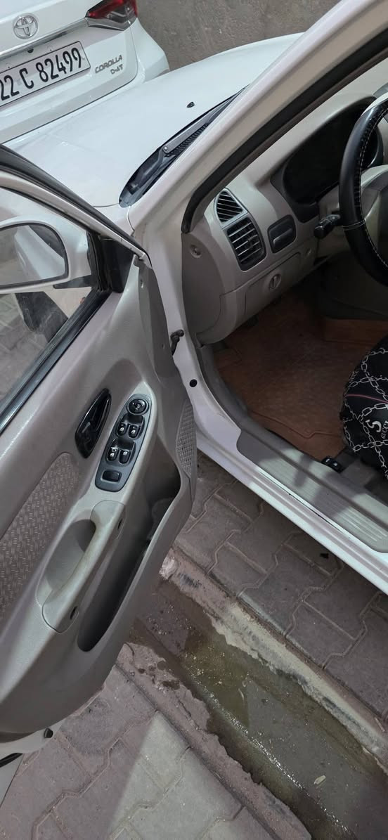هونداي فيرنا ٢٠١٢ بيها مكانات تشليع صبغ وبيها باب صبغ الوره السدر والبقيه جاهزه السعر ٤٧ وبيها مجال بسمي رقم نجف كير عادي  رقمي ***********
