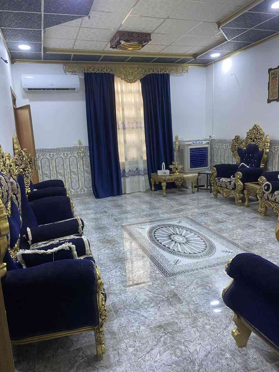 السلام عليكم منزل للبيع المساحه الكليه460متر  البناء 230 طابقين بناء درجه اولى مع قطعه ركن حديقه 230 متر  المطبخ مع البيت كامل يباع رقم الهاتف *********** الموقع خلف المطحنه قرب ديوان الشيخ عبد الزبن  السعر 100 مليون
