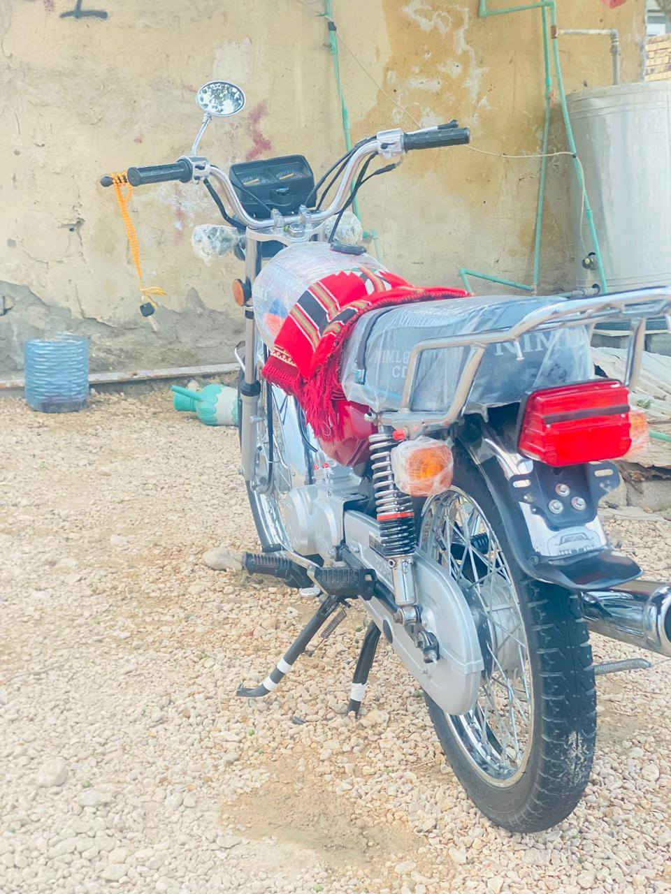 السلام عليكم دراجه للبيع نامه شبه شلامجي الموديل 25 اوراق اصولي السعر 700 بيها مجال بسيط رقم  ***********
