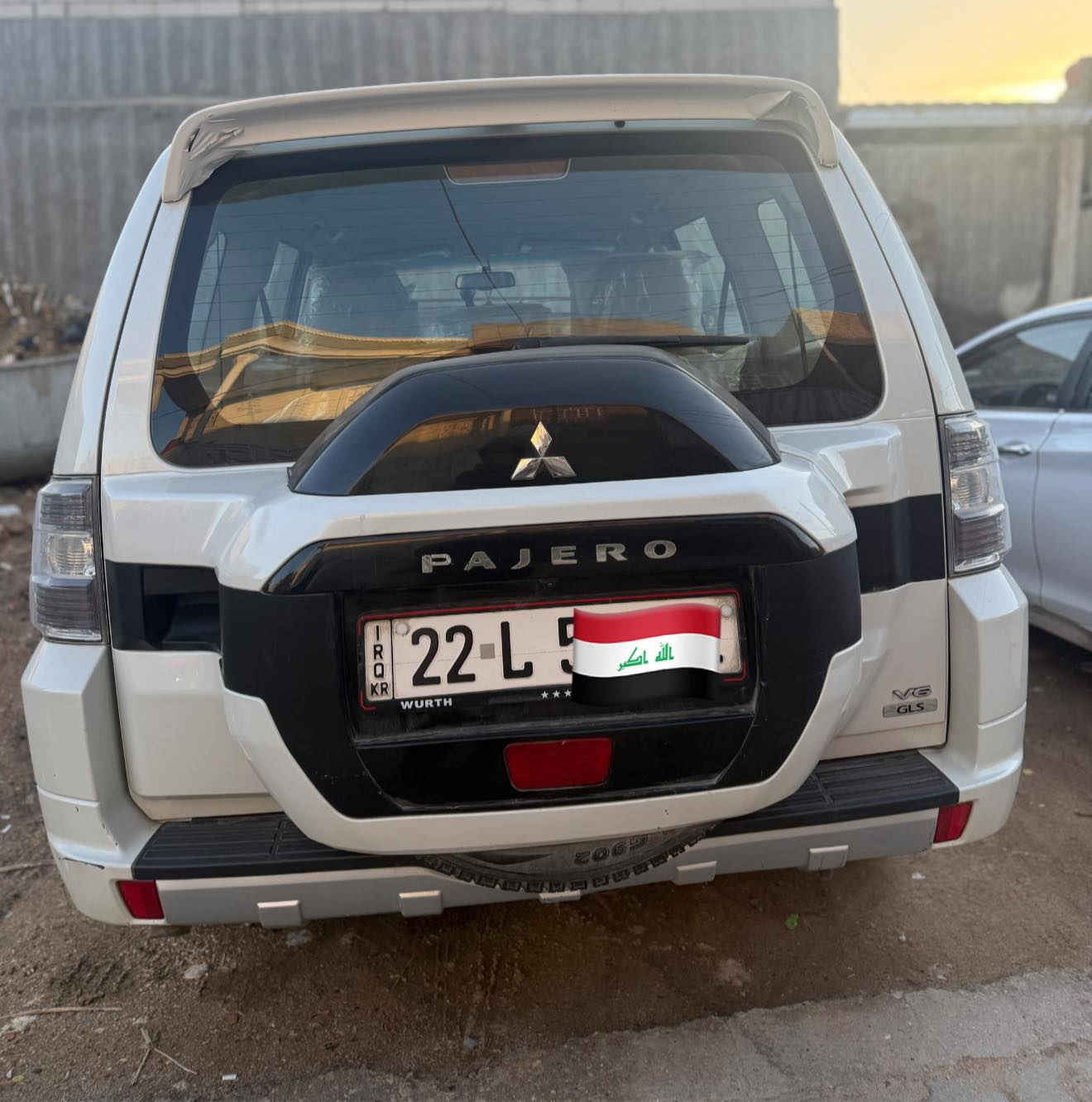 باجيرو 2020كويتية للبيع كفالة عامة بيهة فقط تكحيل بل جاملغ الخلفي وصبغ قليل كلش بدعامية الباقي كلة مكفول ماشية 100الف السعر 190ورقة وبيهة مجال مكان السيارة نجف الاشرف ***********
