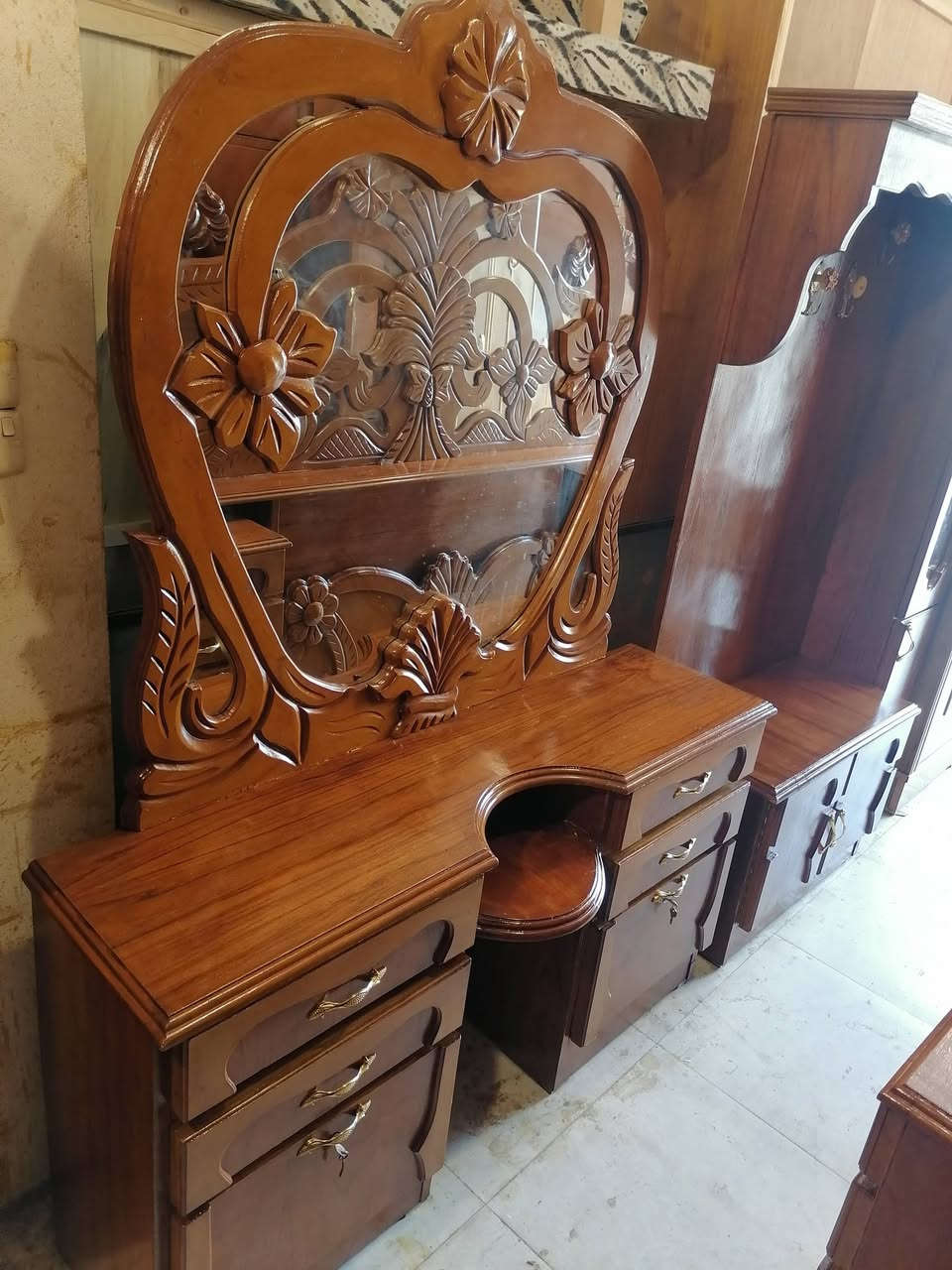 غرفه 6باب ملحق نقش شغل توصيه ثقيل ما تجاري معرض ابو حسن حي السكر مقابل ساحه غاز السكر ت *********** سعر خاص جدا 550
