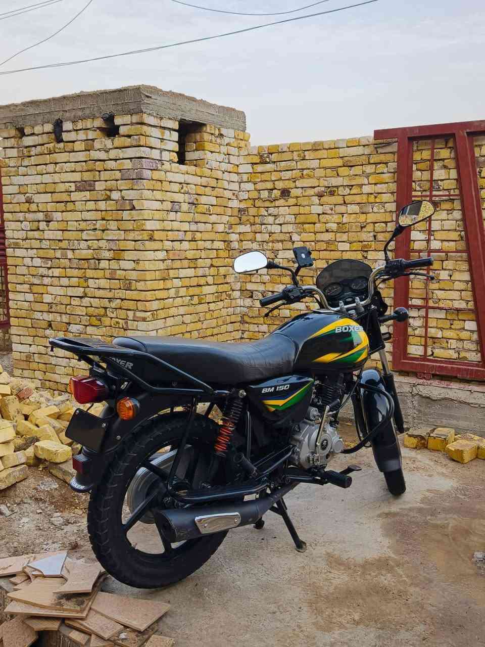 السلام عليكم
دراجة بوكسر للبيع موديل ٢٠٢٣ مكفولة كفالة عامه
دراجه نظيفة وممشتغله 
السعر (١٨٠٠) وبيها مجال بسيط للشراي 
بيها ملاحظات بسيطه جداً 
***********
