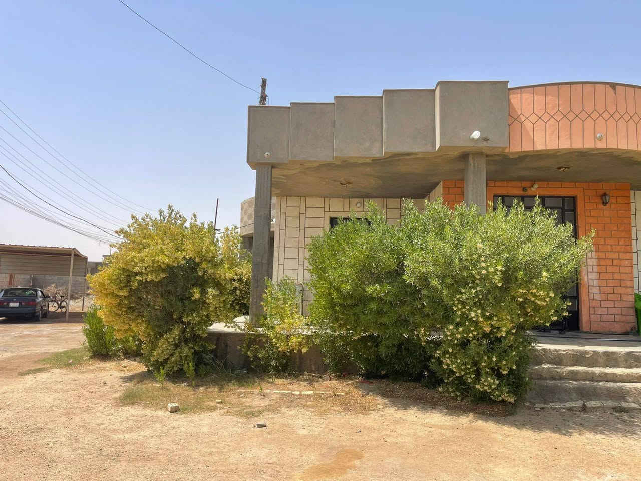 🏡 عرض اليوم — دار للبيع بموقع مميز 🔥

إذا كنت تبحث عن الراحة والأمان والاستقرار فهذا العرض مناسب إلك 👌

📍 الموقع: الرمادي — ناحية اليرموك
قرب مدرسة السيف المجرب ومدرسة الشمس للبنات
داخل منطقة سكنية متكاملة تتوفر بيها جميع الخدمات:
✅ ماء
✅ كهرباء
✅ تبليط
✅ مدارس
✅ خدمات بلدية

📚 شارع المدارس يضم خمس مدارس ابتدائية ومتوسطة وإعدادية للبنات والبنين، يعني موقع مثالي للعائلة والسكن الهادئ.

📐 مساحة الدار مع الأرض: ٢٠٠٠ متر

🏠 محتويات الدار:
▪️ ديوان استقبال
▪️ هول
▪️ صالة داخلية كبيرة
▪️ غرفتين نوم
▪️ مطبخ حار وبارد
▪️ حمامات داخلية وخارجية

🔨 البناء حجر وسمنت مع رباط أرضي

⚠️ ملاحظة مهمة:
جنس الأرض واقع حال (لزمة) مكفولة من أي مشكلة عشائرية
تعهد وبصمة ومكاتبة حال المنطقة بالكامل
ولا يوجد طابو

📞 للاستفسار والمعاينة مراجعة:
مكتب العسافي للخدمات العقارية

#الرمادي
#اليرموك
#عقارات_الأنبار
#عقارات_الرمادي
#دار_للبيع
#بيت_للبيع
#استثمار
#عروض_عقارية
#مكتب_العسافي
#بيع_وشراء
#العراق
#الأنبار
#بيوت_الرمادي
#دار_واسعة
#سكن_عائلي
#موقع_مميز
#عقار
#عقارات
#فرصة_استثمارية
#شراء_دار
#بيت_أحلامك
#العسافي_للخدمات_العقارية


**إذا كنت صاحب هذا الإعلان وتريد حذفه لأي سبب، رجاءا أرسل رسالة إلى الدعم الفني**