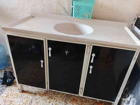 كاونتر للبيع 3قطع 300الف وبي مجال بسيط عنوان الاورفلي بغداد ***********
