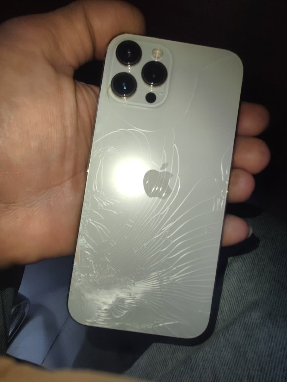 موضح بالصور 12برو ماكس فيس إيدي متوقف  بطاريه اصليه  78  شحنه حلو قفله 300 من الأخير   …… واتس ***********
