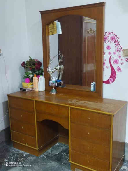 السلام عليكم غرفه للبيع خشب من هذا الزين المكان كربلاء الطاقة السعر 500 وبيها مجال للشراي***********
