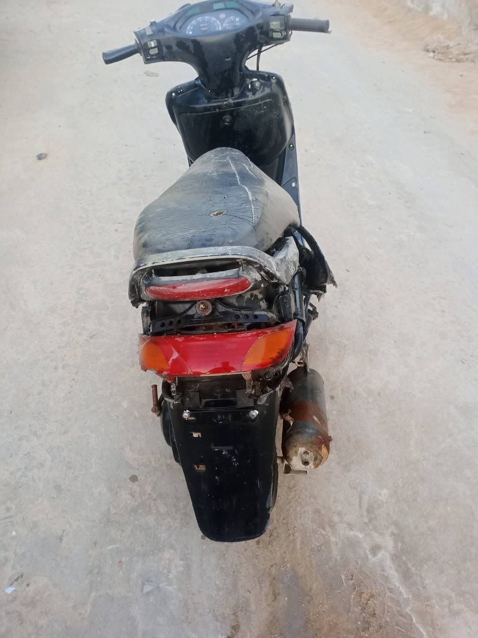 دراجه فراشه فحل دسك مامفتوحه
بس تركتهه شو جيت اشغل بعد مشتغل مكاني الكوفه 

سعرهه ١٥٠ رقمي وتساب *********** مو شراي التعبني
