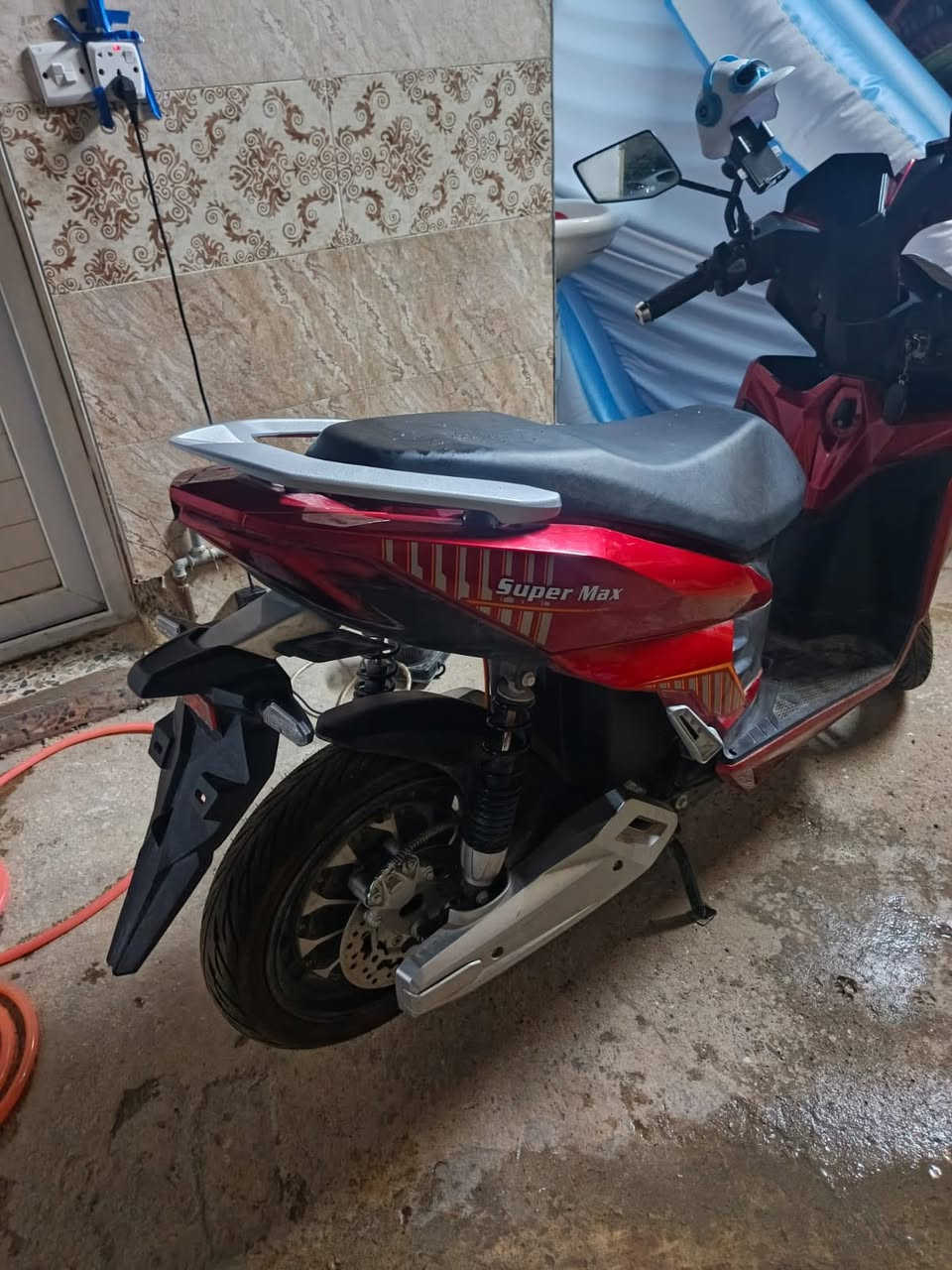 دراجة شحن مستعملة قليل كلش جديدة بمعنى الكلمة بيها خلل ما اعرف بطاريات لو غير شي سافرت شهر وتركتها رجعت متشتغل بس علكهرباء من افصل الكهرباء تطفى السعر 550 الف وبيها مجال قليل مكاني بغداد مدينة الصدر
***********
