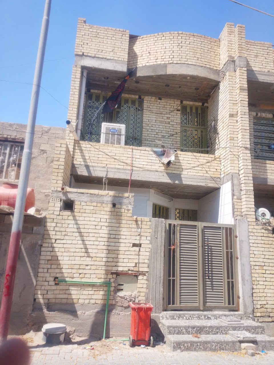 اعاده نشر دار للبيع طابقين بي ٣غرف وديوانيه وصاله وحمامات ٢بناء جديد صار ٣اشهر الطابق الاول كامل والثاني بي نواقص موقعه قريب على ساحه وهران قرب وسام المختار تفاصيل اكثر اتصال بالرقم ***********والموشراي ليتصل رجاء
