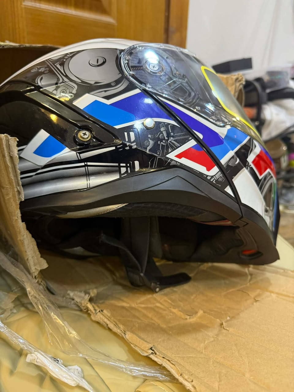 خوذه كاوسكي اصليه
سعره ٩٠ الي تفيدهه يتفضل خاص


**إذا كنت صاحب هذا الإعلان وتريد حذفه لأي سبب، رجاءا أرسل رسالة إلى الدعم الفني**