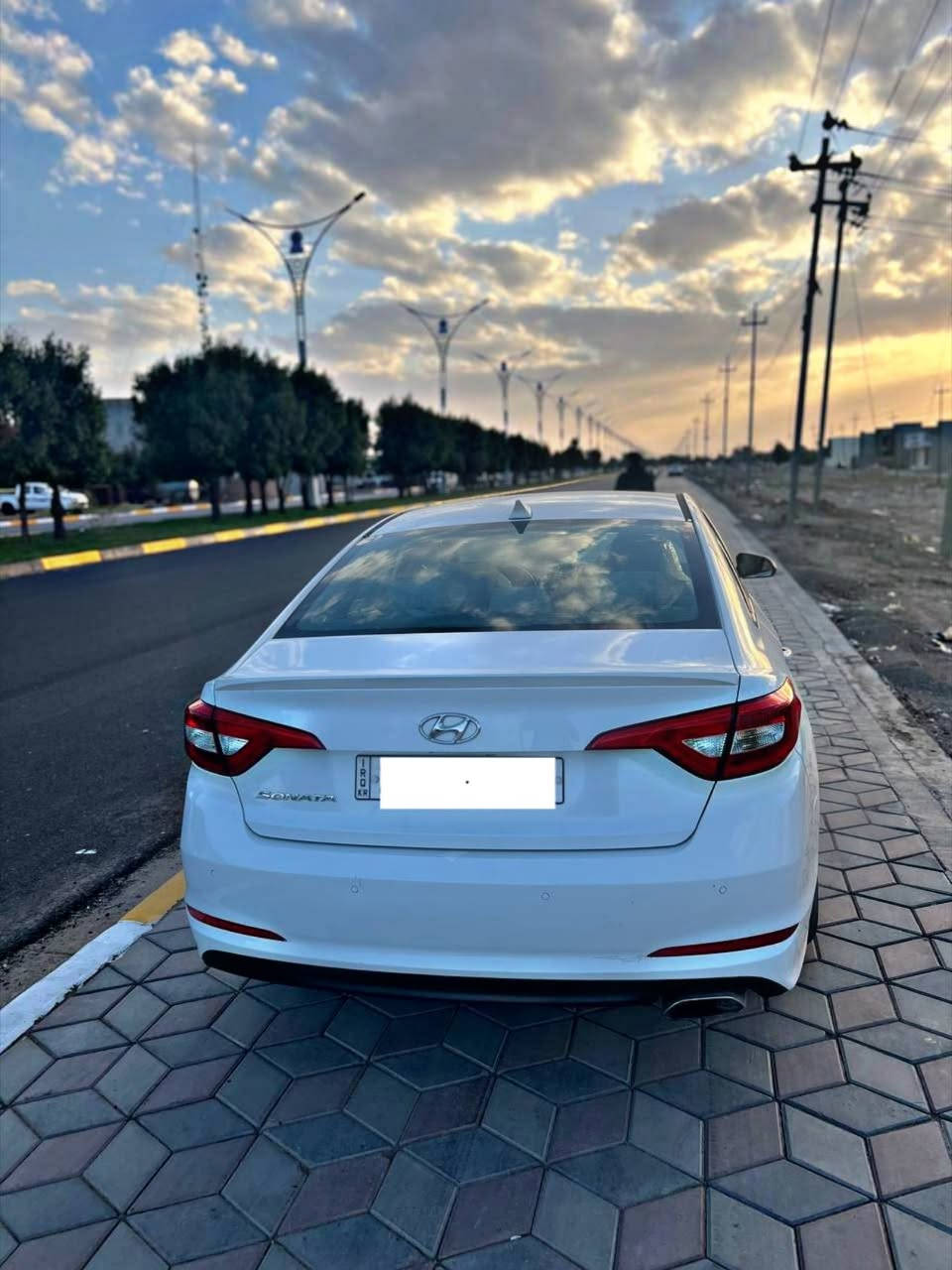 السلام عليكم
سوناتا موديل 2016
وارد امريكي 
كلين تايتل..
 . 
ماشية ( ٨٣ ) وقابله للزيادة. 
شاشة تحكم 
منظومة لايت عالي نوع led 
ليد  حاجب امامي كما موضح في الصور 
كاميرة خلفية دوارة 
حساسات خلفية 
ثلاث انظمة قيادة 
مثبت سرعة
تحكمات مقود جهتين واوامر صوتيه 
منافذ شحن USB ومخرج Aux
صدر امامي وخلفي جديد
تخم تايرات جديد
رقم شمالي الجديد.
العنوان.. ديالى 

..... 
🔺للأستفسار 
***********
