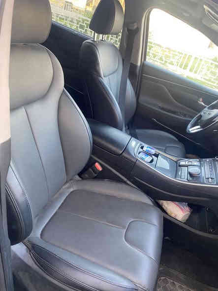 السلام عليكم 
سياره سنتافيا موديل2023
السياره فول مواصفات 
1/كامره360درجه 
2/بيه انظمه قياده سبورت وتو 
3/شاشه حجم كبير
4/بيه تحديد مسار 
5/وسياقه ذاتيه 
6/وتحكمات بالسترين 
7/تنبيه من ترفع يدك من الستيرين 
8/دك إشاره يمنه تطلعلك كأمره بدال عداد السرعه والبشره كذالك 
9/الصندوك كهربائي وينفتح عن بعد إذا كنت حامل اي شي 
10/تشغيل عن بعد 
وبعد بيه هواي مواصفات 
وضرر السياره مبين يمكم للاستفسار اكثر على هذه الرقم ***********
