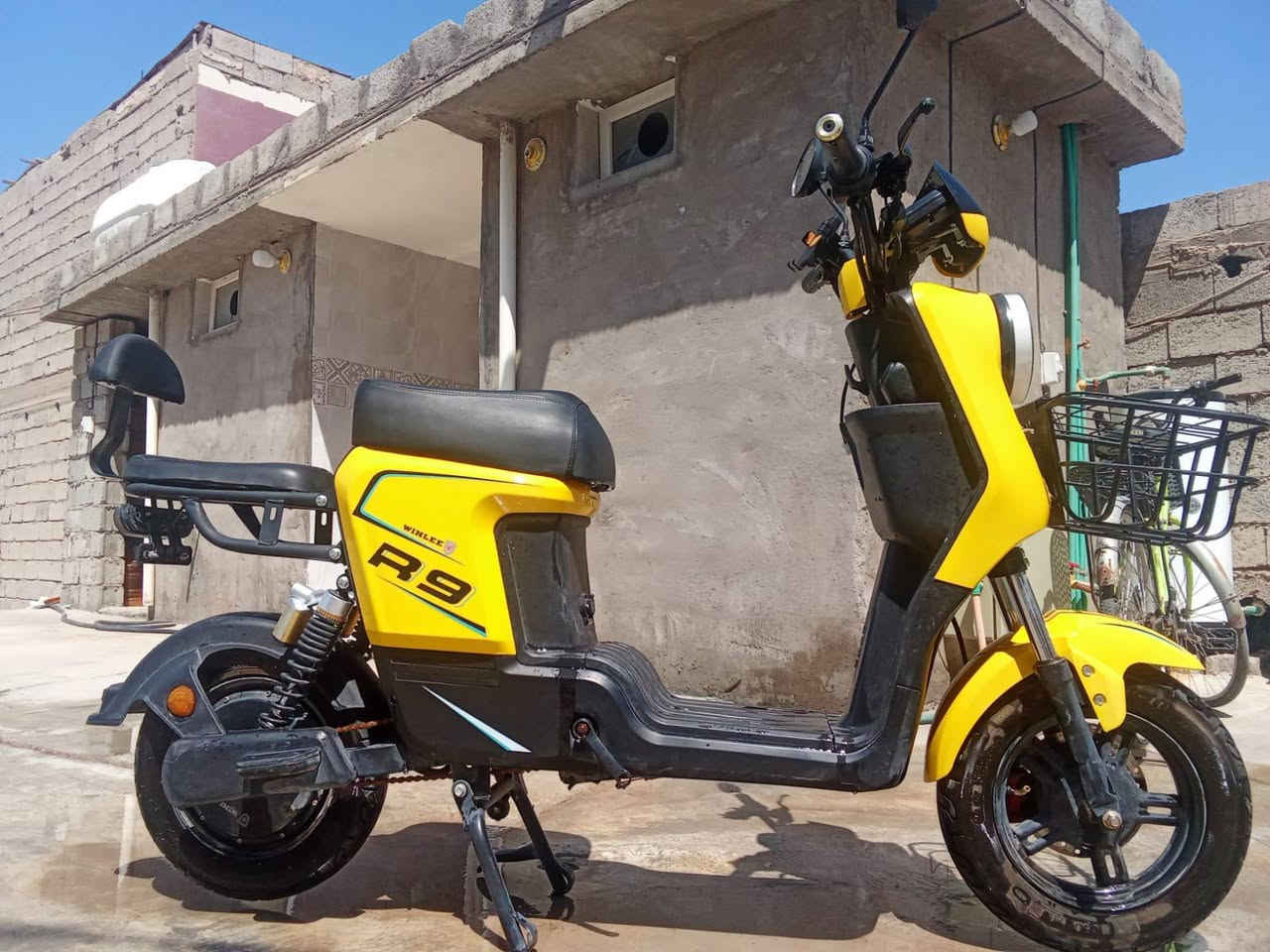 دراجة ال بيع نضيفة السعر 500مصار اهواي من اخذتها من بعقوبة ال شهربان رحت بيها مرتين اوبعد بيها شحن تجي اشغل او تتطلع هاذا. ال رقم ***********
