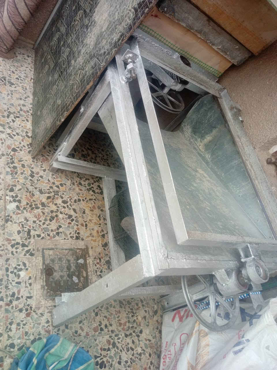 السلام عليكم هزاز وستان للبيع المكان بغداد
واتساب 
***********
