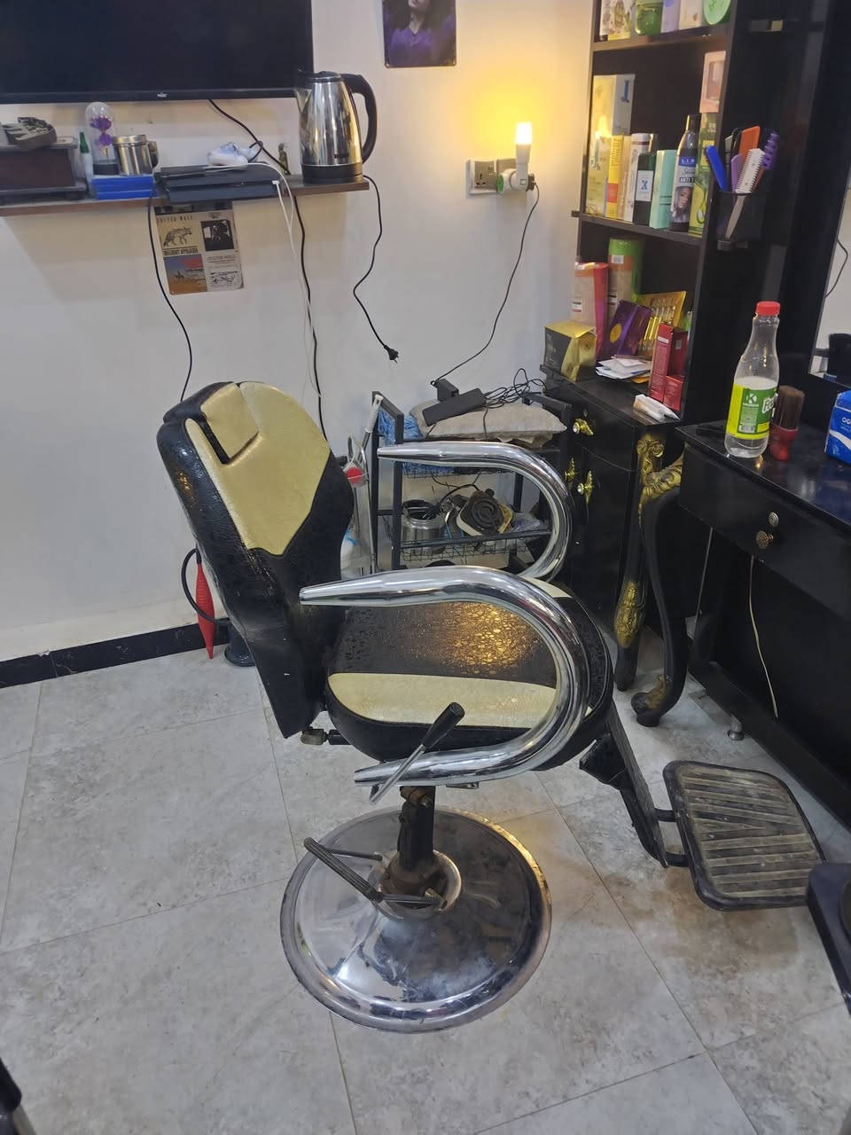 السلام عليكم شباب كراسي حلاقه للبيع كوت خاجيه ***********
