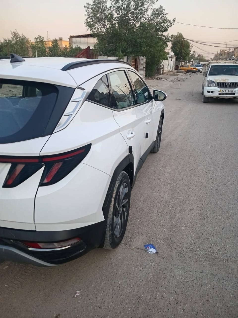 السلام عليكم 
للبيع هونداي توكسان خليجي 24 السعر  188 
سيارة أبلاش وبل عافيه على الياخذه 
حساس امامي خلفي اشاير بالمري كشنات كهرباء تبريد قطعتين بردات بلادية وهواي بعد بيه مواصفات معروفه 
السيارة مكفوله من الصبغ والتبديل بيه فقط بارد 
ماشي ٥٣ 
للاستفسار (***********)
***********
