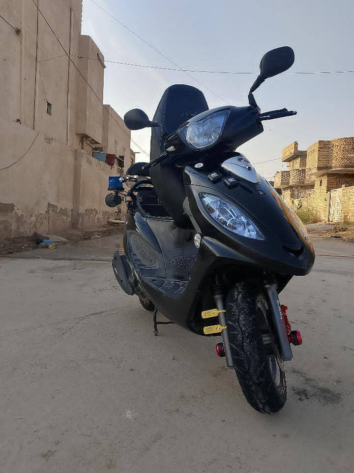 السلام عليكم 
دراجه كامكو v2

دراجه فحل مكينته 125

بك لايت كرستال
طلاعات

موديل 2016

نضيفه كلش 
مكان شطره 
رقم ***********
