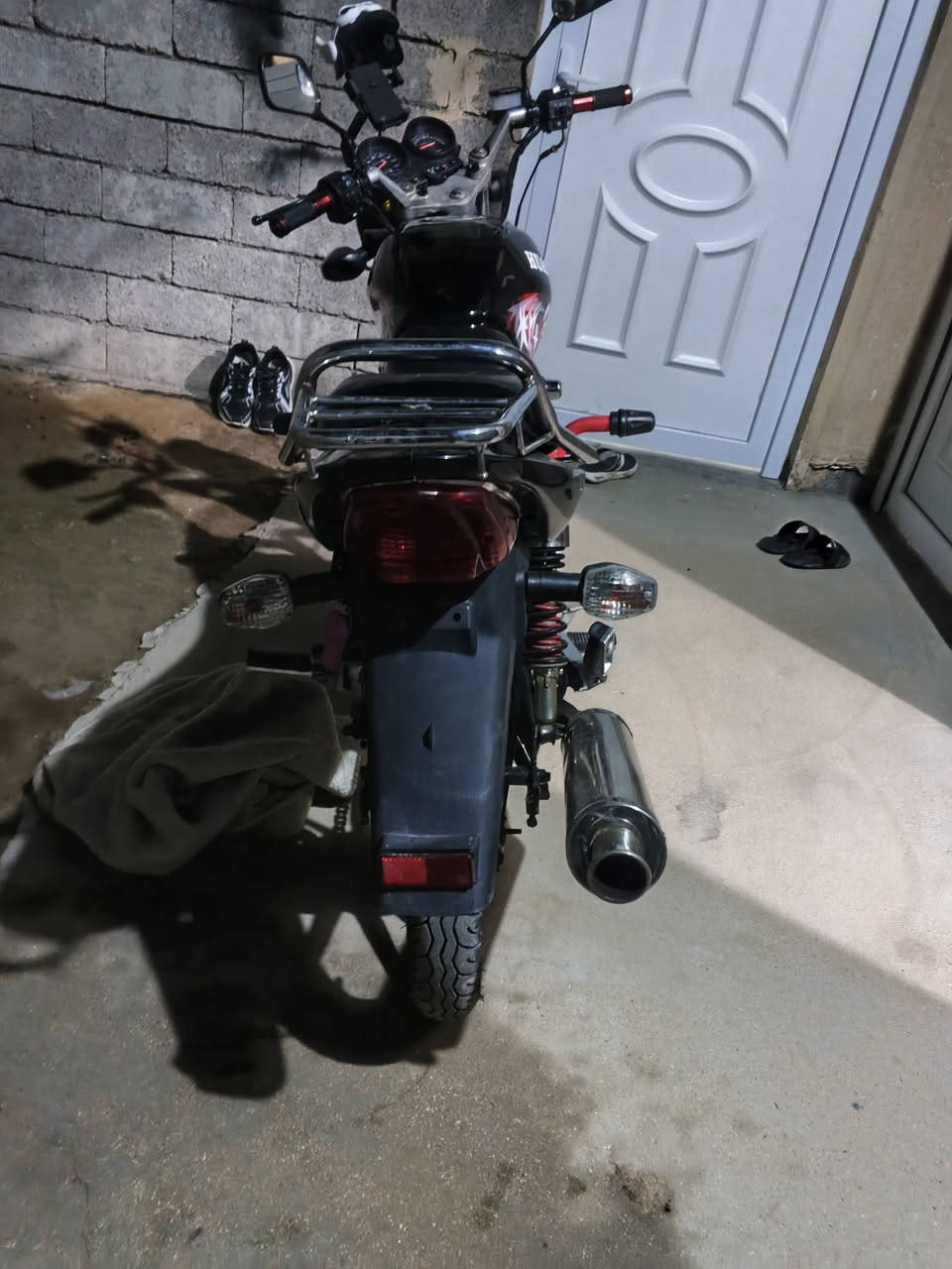 ماطور نضيف
برغي متحط عليه 
بس تشغل وتمشي مناقصه ايشي 
كلشي بي شغاال
السعر خاص
مو شراي لا يتعبني ولا اتعبك
ماطور مثل ما بين صوره عل نضافته
بحقيقه بصور نفس شي
التواصل ***********
