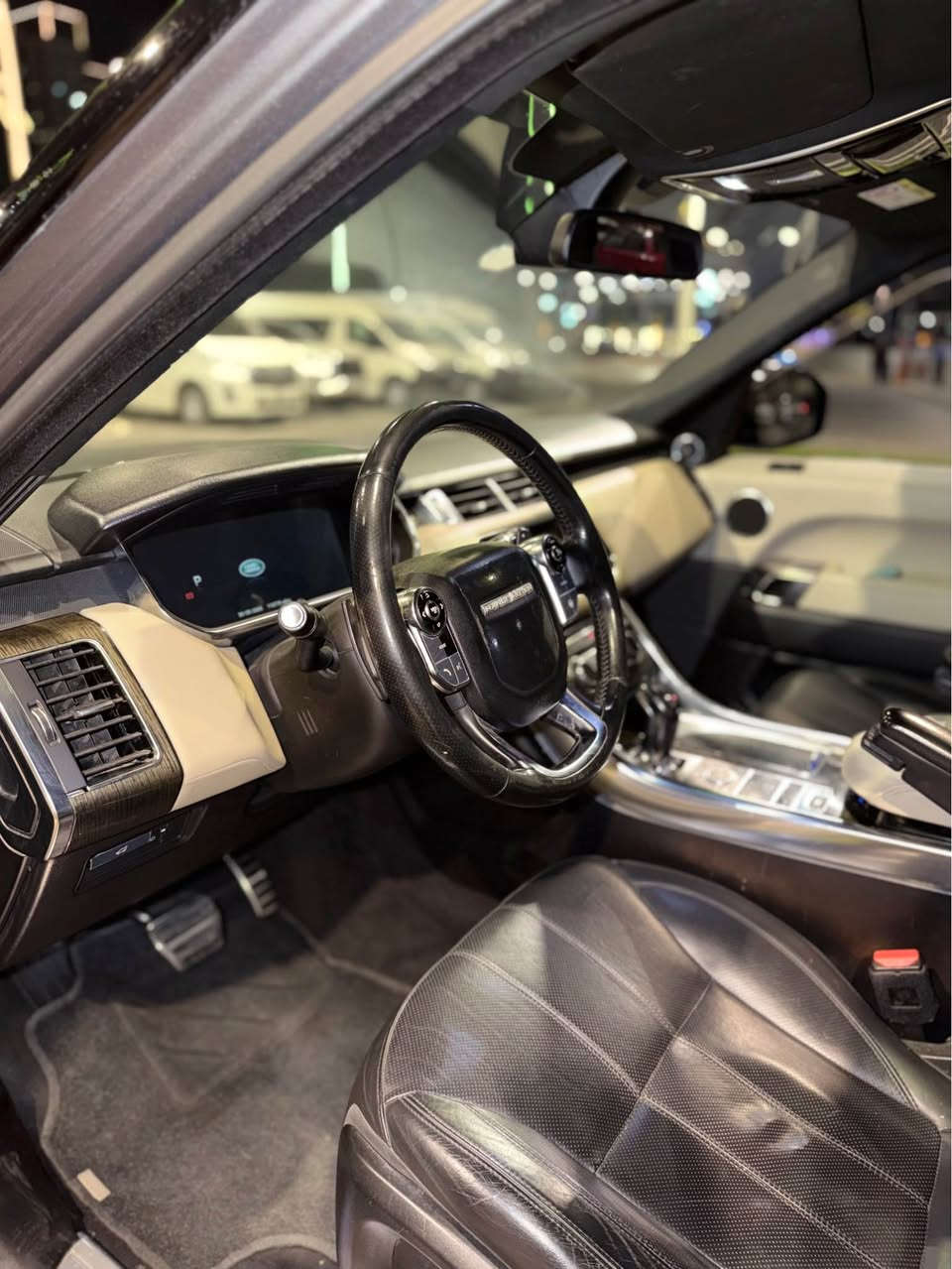 range rover sport 3.0 V6 Supercharged  بانزين 👍
رقم اربيل ، كلشي جديد تحويل نفس اليوم
مواصفات فول فول ١/١ . كشنات تدفية و تبريد ، ثلاجة .
جكات و جوبات كلشي مضبوط بشرط
جير و محرك و كهربائيات و تبريد و صدر امامي و خلفي كلشي بشرط      ، تاخم تايرات كلشي جديد 👍
السيارة بها ٢ قطع كلير الماني.    بدون ضربة و دواخل و ارباك 
السيارة جاهز مابها دينار واحد مصارف كلشي بشرط 
مكان السيارة اربيل.      السيارة مو مال معارض سيارة مال بيت 
*********** واتساب أربيل, العراق
