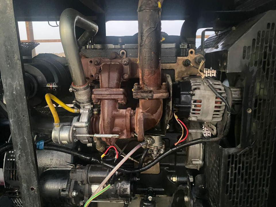 السلام عليكم مولده بيركنز كاتم مولد حيل نظيفه ومامفتوحه بلاديه شغاله لاتبخير ولا تنقيص المولد جاهزه سبب البيع شدينا طاقة شمسية للمجمع ومانحتاجها العنوان الناصرية رقم ***********
