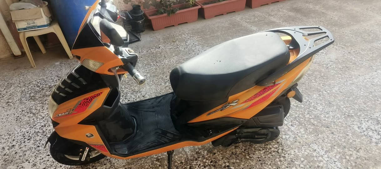 السلام عليكم.
دراجة سكنس للبيع نضيفة وكلشي شغال بيهة سلف لايتات اشاير السعر ٣٠٠ المكان كربلاء حي العسكري ***********
