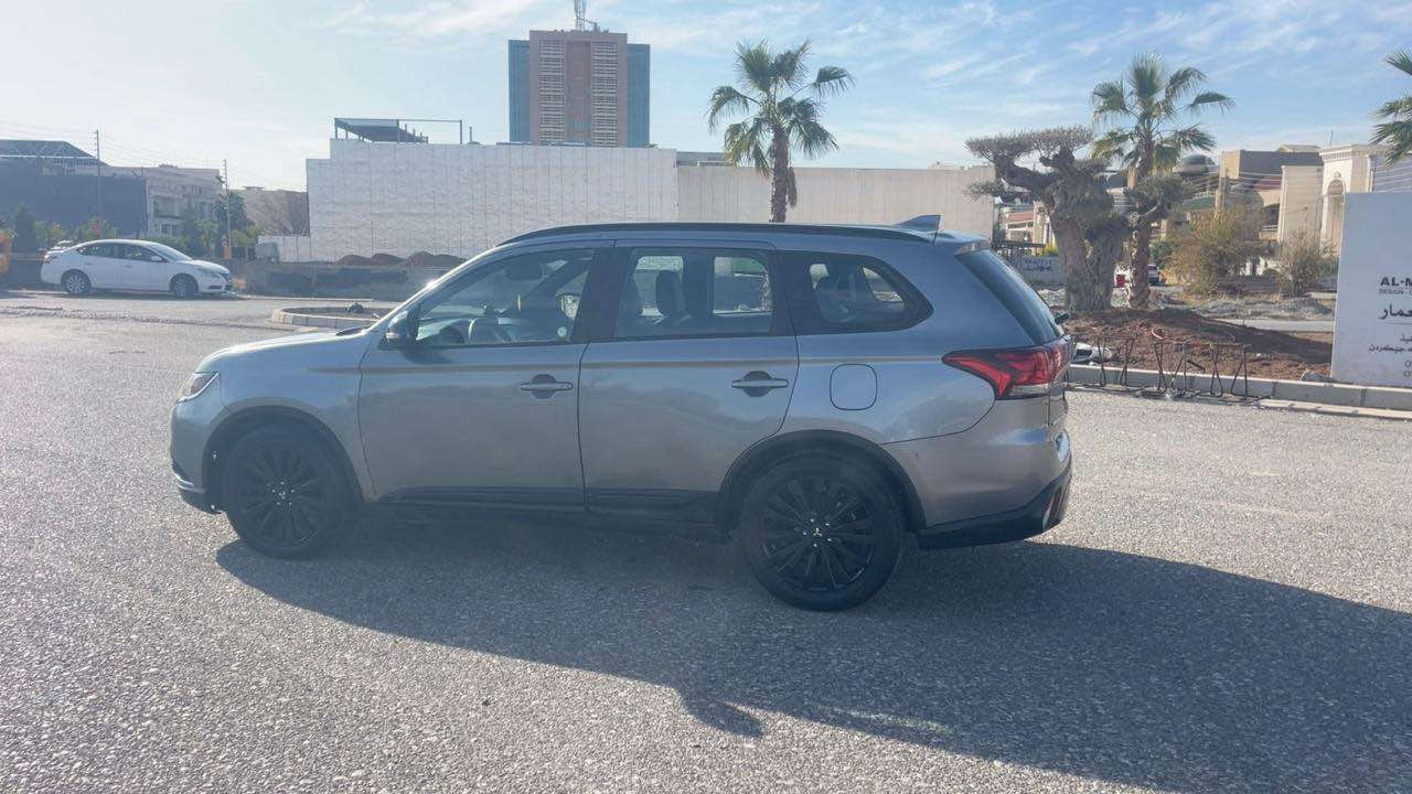 ئاوت لاندةر مسيوبوشي ٢٠٢٠
فول مواصفات limited 
سن لايت
رادار
كوشن هيتةر
بريك بصمة
دوو دةرگا بؤياغة و ١ چاملع كلير 
سةنةو ي و هزة و رقم نوئ ية 
هيچ مصرفي تيدا نية 
سعر ١٤٩ ورقة و مجال
شوين هةولير  ٦٠ مةتري نزيك مزگةوتي جليل خياط
*********** شقلاوة, أربيل
