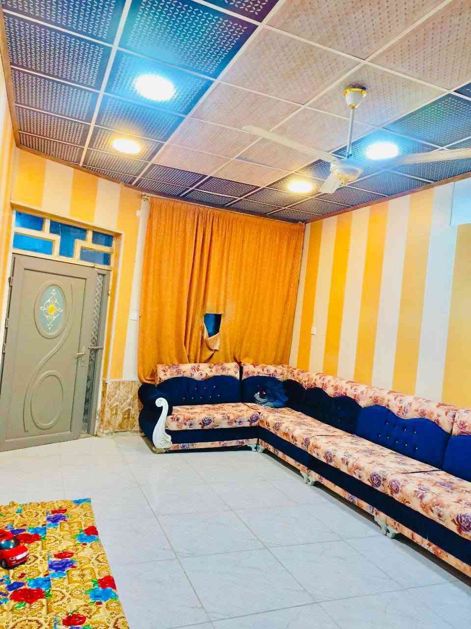 السلام عليكم
دار 110متر للبيع اساس تجعيب بناء بلوك سقف عكاده يحتوي على غرفه وصاله ومطبخ واستقبال وحمام داخلي وخارجي تشاريف سطح كامل 
العنوان/كوفه/شارع المطار القديم /الفرع المقابل اسواق عسوله يبعد عن الشارع 40متر

السعر: (32)وبي مجال
للاستفسار مكتب المهندس 
***********
***********
