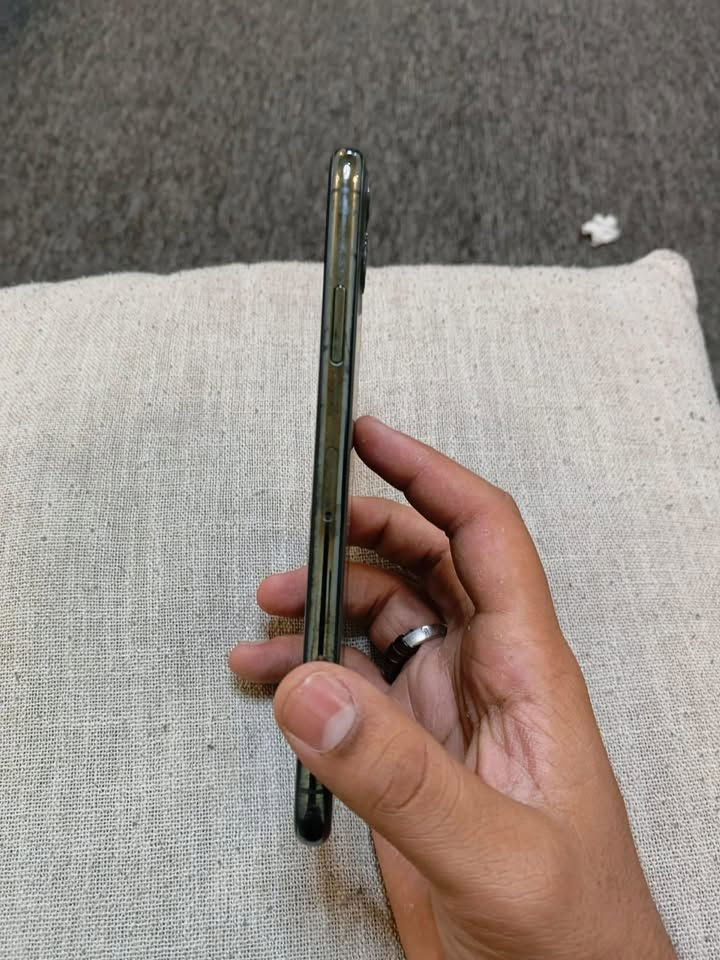 السلام عليكم
iPhone 11 Pro Max 
كارتونة الاصلية والشاحنة الاصيلة 
غير مفتوح ولا داخل صيانة 
جهاز خدش مابيه وباقي التفاصيل موضحة بالصور 
للاستفسار تفضل خاص او واتساب ***********
