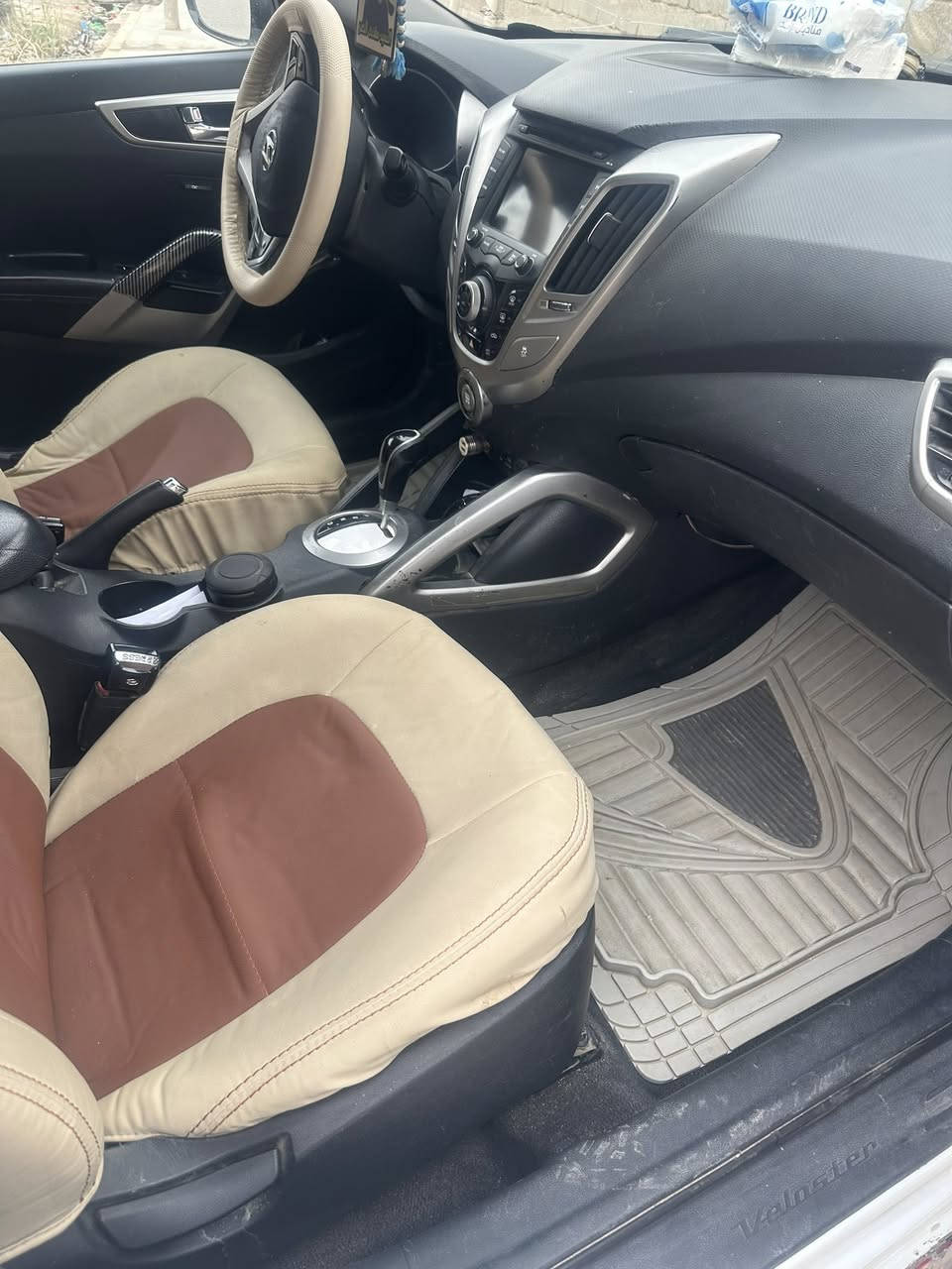 السلام عليكم 
هونداي فولستر 2016  ((للبيع او مراوس ))بسياره اغله من سيارتي وانطي فرق نقد المواصفات فتحه بصمه كامره حساس شاشه جبيره شفتات ستيرن مكينه 1600 كير مكينه مكفولات تبريد تدفئه كهربائيات كله شغاله سياره جاهزه تخم تاير السياره عندي من 2017 الحد هسه بيه معامله كامله مدفوع كمركه وقرص واصل للمرور بس الي باسمه السياره هاجر بالهجره الاخيره وماعندي تواصل وياه يعني السياره (( ما مرقمه )) ااكد (( ما مرقمه )) اني شاد بيه لوحات وسنويه امشي بيهن العنون ذي قار السعر 40 سعر نهائي للتواصل واتساب *********** او الاتصال على الرقم ***********ل
