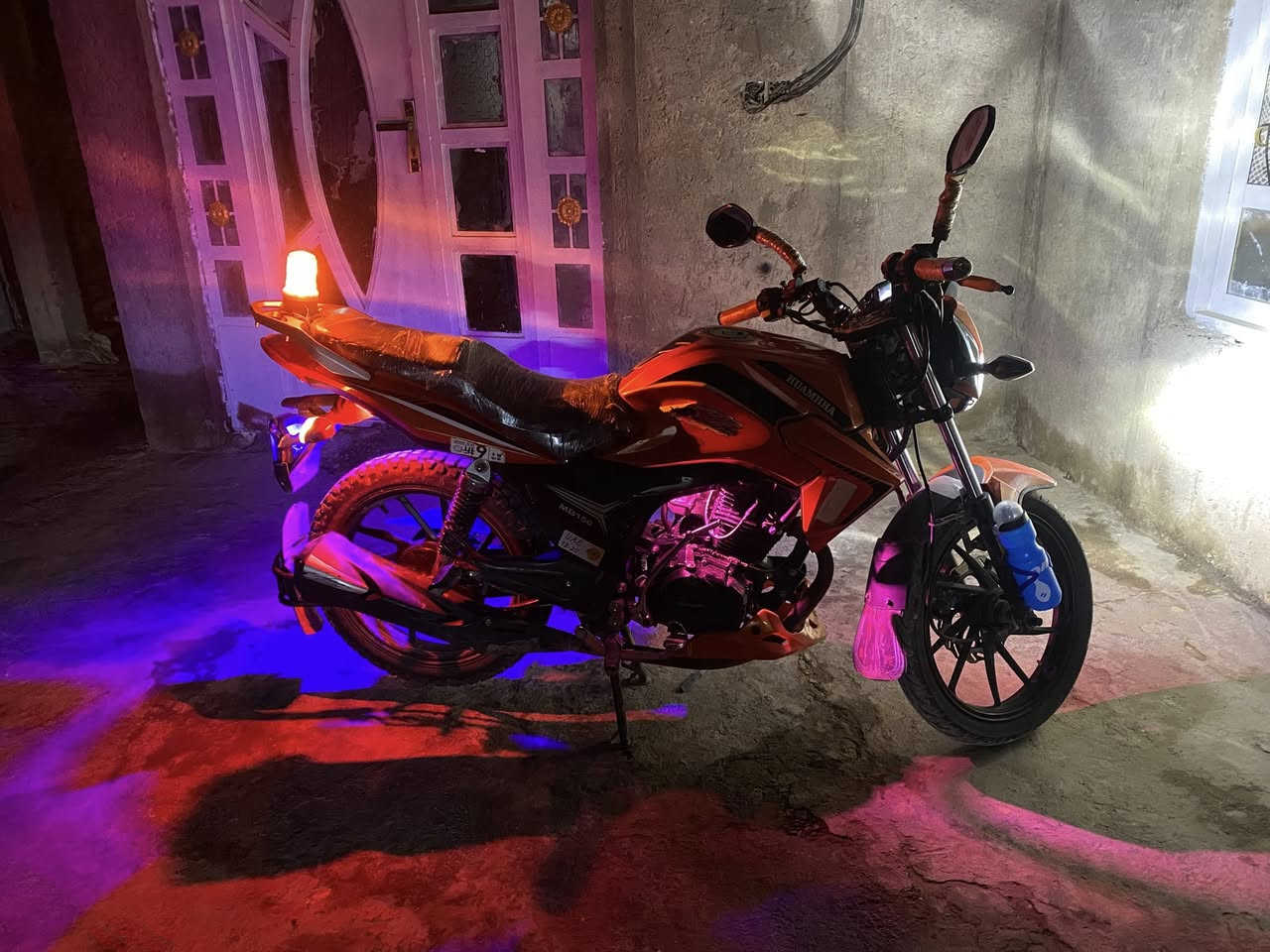 هيومه نظيفه وحلوه موديل ٢٠٢٢بدون اوراق السعر ٨٠٠وبيه مجال  نقص برغي مابيه مقفوله الرقم***********
