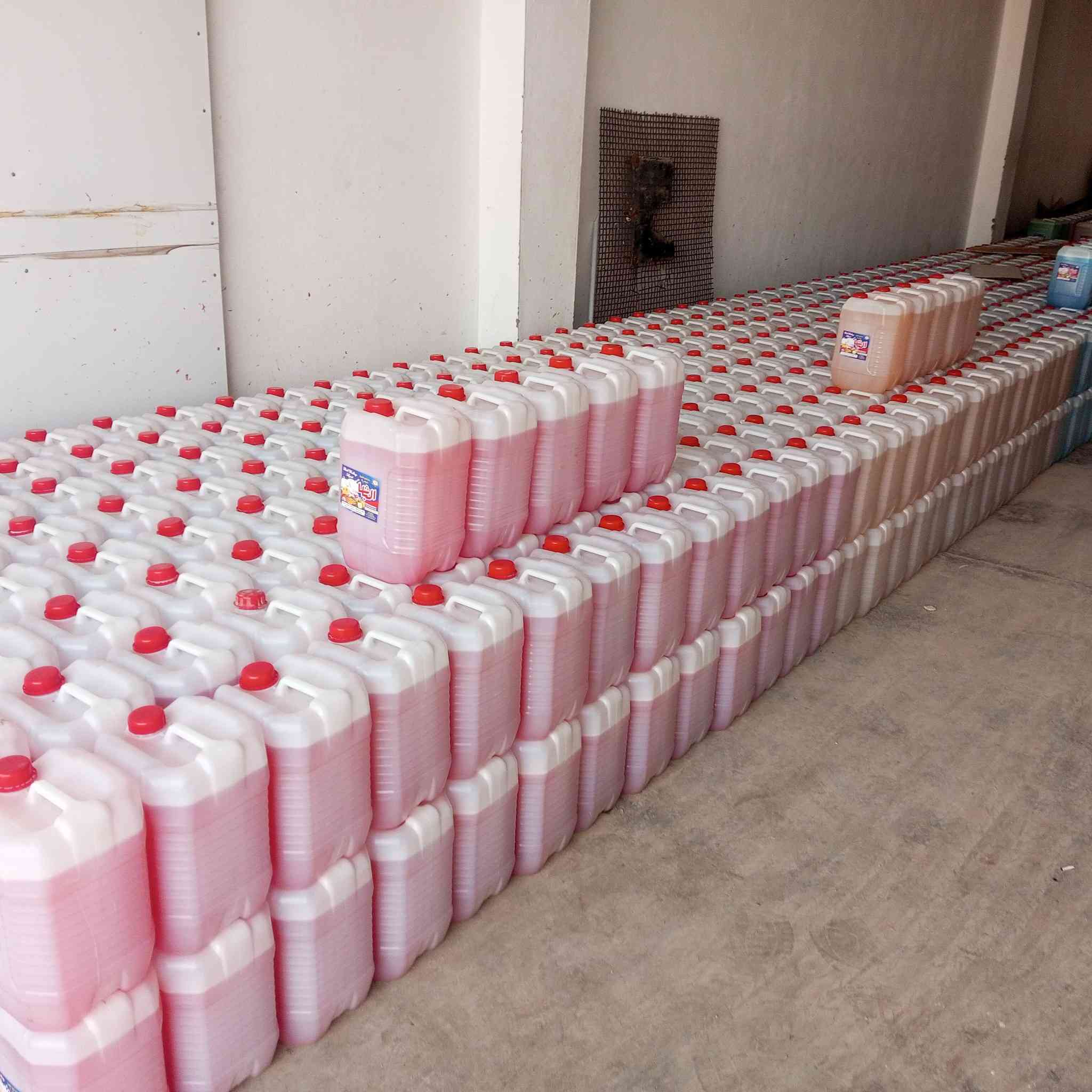 السلام عليكم موجود زاهي جوهر سعر 10 لتر ب 4 الف.. سعر 20 لتر ب 7.. سعر 2 لتر ب الف.. الي عنده جركان ب 20 لتر احنه نترس اله ب 5 الف. موقع كوت دبيه قرب معمل الاوكسجين رقم مبايل ***********
