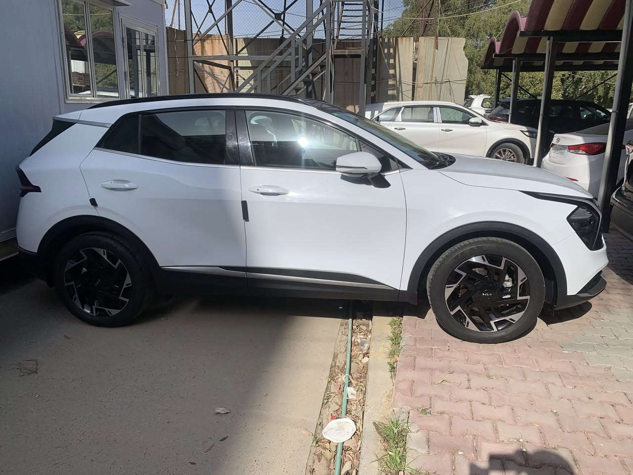 للبيع سبورتج 2025
ماشيه 21 
كفاله عامه 
رقم بغداد
المواصفات بانوراما 1/1 
المقاعد مخمل بيجي 
كراسي كهرباء ⚡️ 
باقي الواصفات معروفه 
صندوك كهرباء ⚡️ 
السعر 236 وبيه مجال 
بسمي تحويل ثاني يوم 
هزه جديده 
رقم التلفون *********** بي واتساب مكان سياره بغداد غزالية
