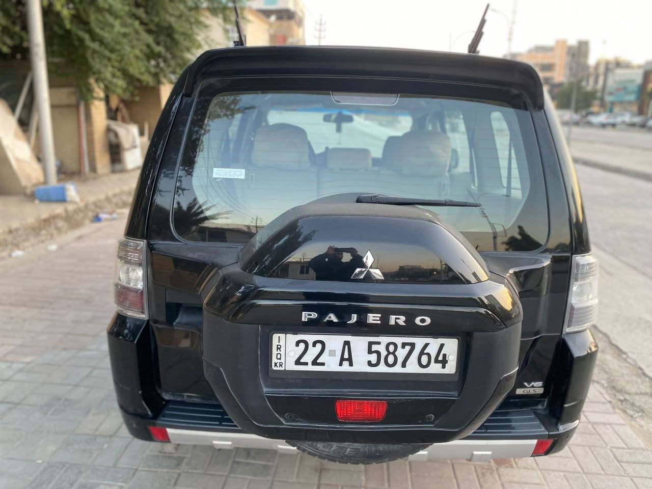 السلام عليكم باجيرو اسود ملكي موديل ٢٠١٦ مكينه ٣٥٠٠ المرغوب شاشه كبيره كامره اشاره ترحيب مري شفط داخل بيجي صاج السياره مكفوله من الصبغ والتبديل تحكمات استيرن رقم اربيل بأسم اخويه بيها تكحيله كولش بسيطه على كد اصبع الباب خلف الصدر السعر ١٧٧ مكان السياره اسكان المنصور او حي اور رقم الهاتف ***********
