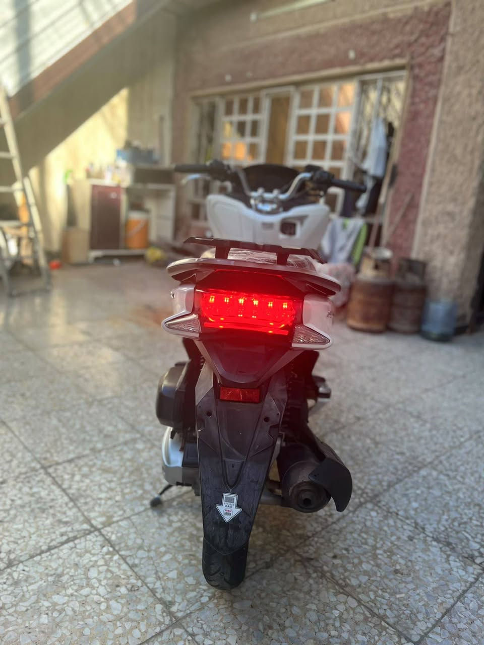 سلام عليكم PCX جيل الثانيjf
#ياباني_أصلي 
#كفاله_عامه 
#لاتبخير لاتنقيص شلعه معدل خير من الله 
#كفرات بلاديه الدراجه جديده بلاديه 
#برغي ممفتوح بيهه 
#جيب فيتر تعال 
#حساسات كله شغاله حرف( A )
#السعر( مليون 550)وبيه مجال 
#بغداد_الكرخ 
 #تصال   ***********
#وتساب موجود.نفس الرقم
