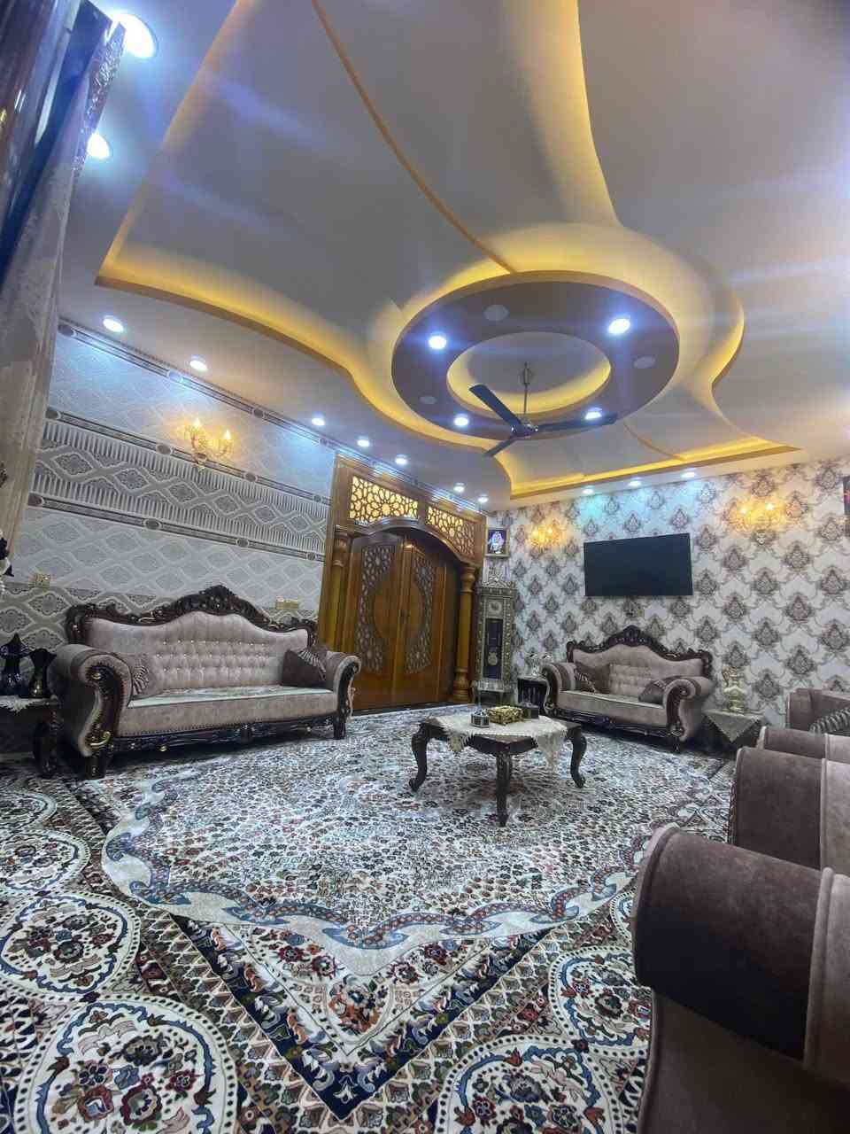 ✅ بيت للبيع في شارع احمد الوائلي – خلف مركز وافر
فرع حميد ابل جام 

🏠 المساحة: 200م² – طابقين
📅 البناء: 2020
📜 طابو زراعي سند 25
📍 يبعد 100م عن شارع احمد الوائلي – الفرع 8 متر

🔹 يحتوي على:
 • 5 غرف نوم
 • صالة + استقبال
 • مطبخ (حار + بارد)
 • صحيات

📞 للاستفسار: ***********
