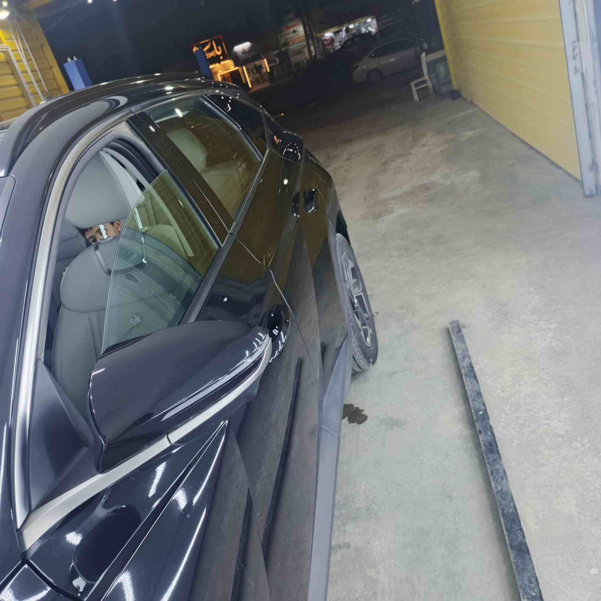 السلام عليكم 
‏هونداي توسان اعلى فئة هايبرد بلكن  موديل ٢٠٢٤ 
‏٥ كامرات 
‏بانوراما 
‏تبريد تدفئة كشنات 
‏تشغيل عن بعد 
‏تقديم وترجيع بالريمونت 
‏صندوق كهرباء 
‏شاشة كبيرة 
‏كشنات الامامية كهرباء 
‏الخلفية تدفئة 
‏تدفئة ستيرن 
‏شحن عن طريق الكهرباء يعني تسلا 
‏او تشغيل هايبرد وبانزين 
‏السيارة ماشية ٧٠٠٠ ميل 
‏٦ حساسات امامية 
‏نقطة عمياء 
‏اشاير بالمري 
‏وضعيات قيادة 

‏هوااااي مواصفات بيها بعد 
‏بدون ايرباك بدون دواخل 
‏السيارة مبدل بيها البنيد نفس اللون بلادي  والحادث مرفق 
‏بيها كلير من امريكا صفحة الصدر كاملة 
‏مكانها الدورة 
‏***********
