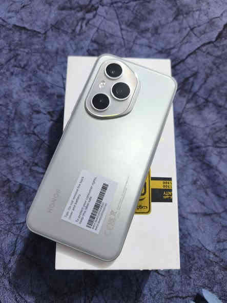 للبيع هونر٤٠٠برو اخو الجديد ٥١٢ورام ١٢ شاحن ١٠٠واط كامل ملحقات السعر ٦٧٥الف مكان بصره ماعندي توصيل اتصال ***********
