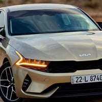 للبيع k5 لون ذهبي مميز موديل 2022 محرك 1.6 تيربو بصمة شاشة كامرة 3 انظ...