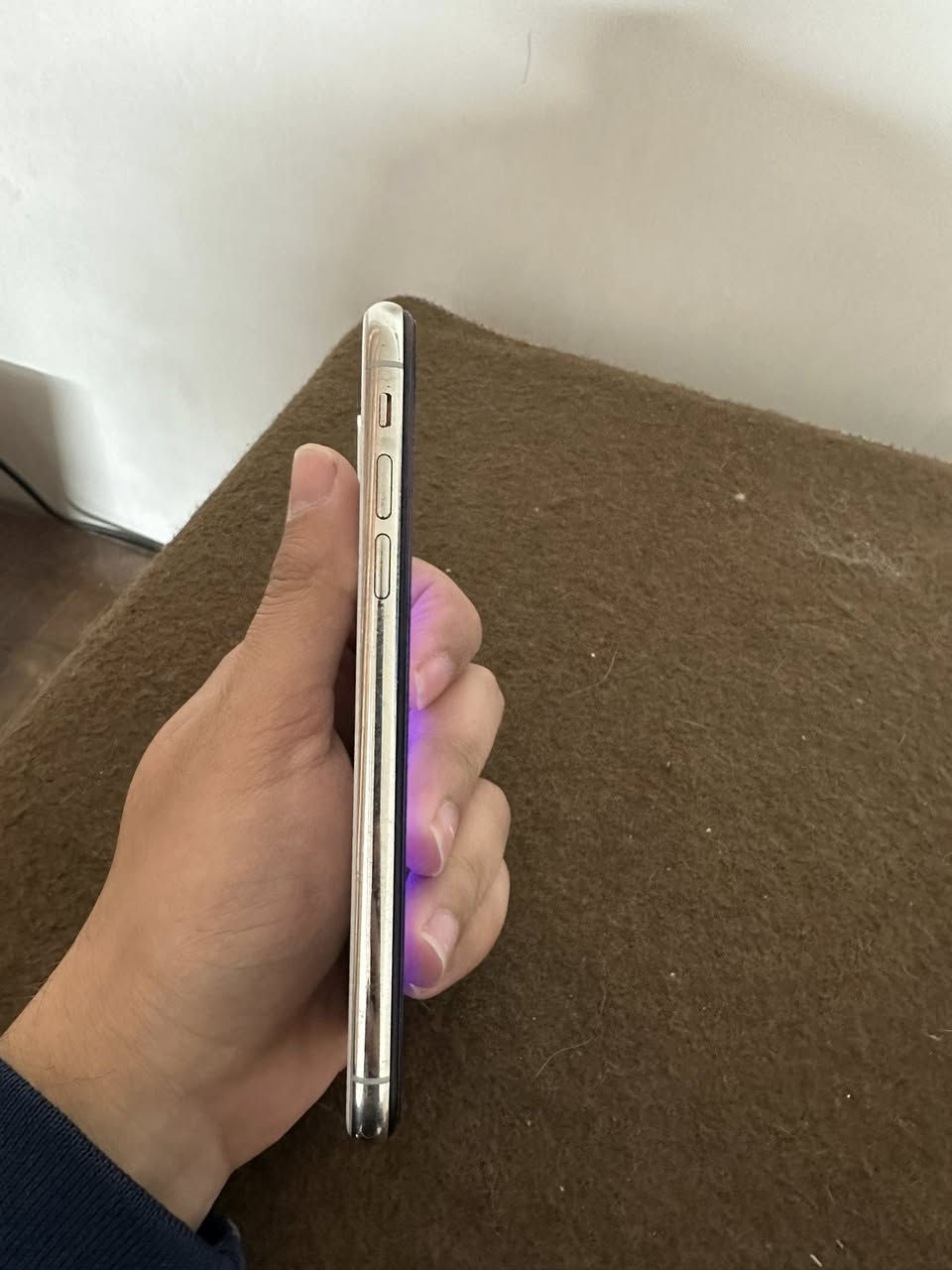 السلام عليكم للبيع ايفون x ماستر شرق اوسط ذاكرة ٦٤ مبدل بطارية قبل شهر تقرة ١٠٠ وشاشة اصلية الجهاز كلشي بي شغال صوت وسبيكر وشحن يخبل وحاليا داستخدمة رايدة ٢٠٠ وبي مجال مكاني بغداد الحرية ***********
