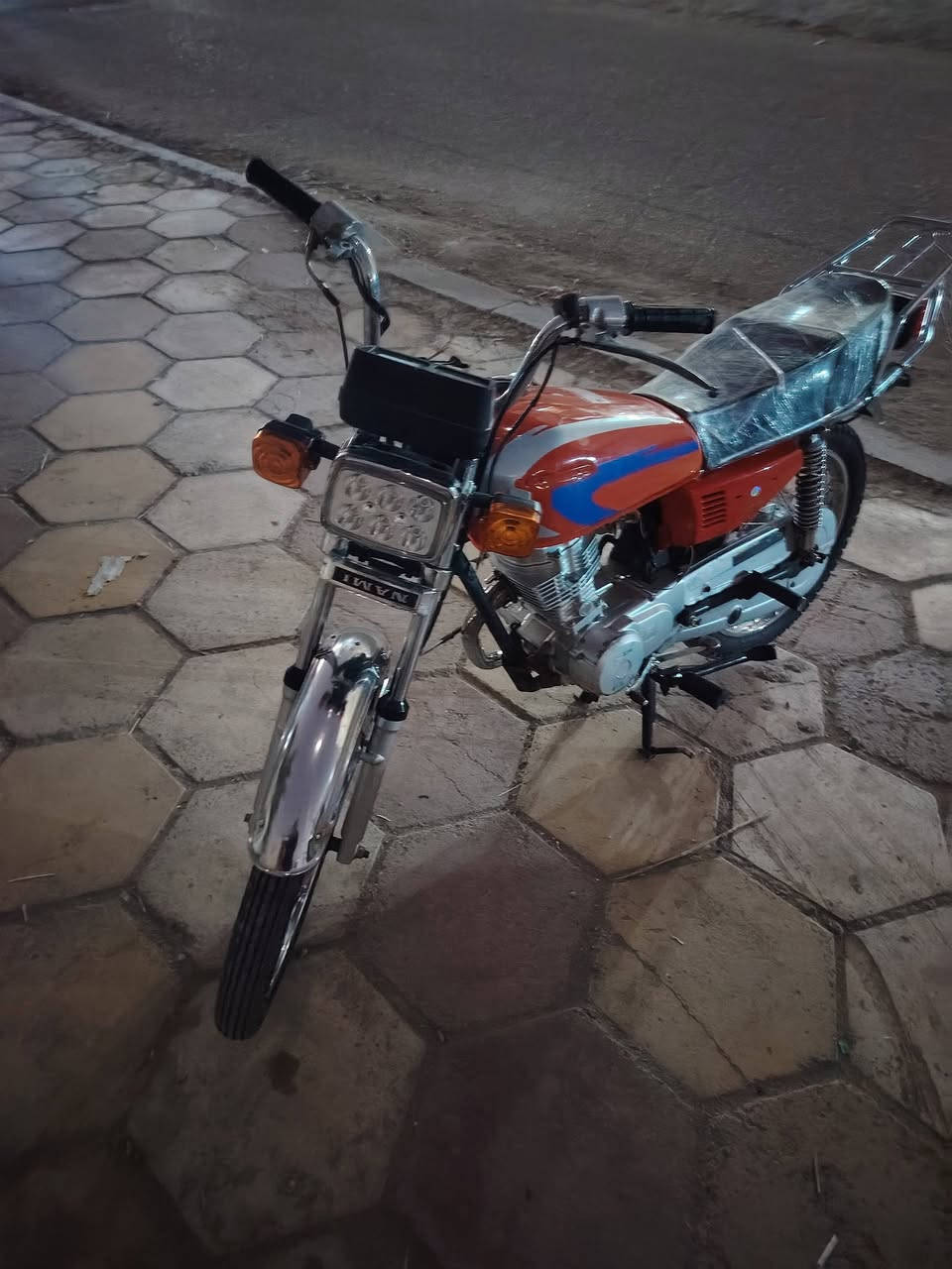 سلام عليكم دراجه مامفتوحه البيع خير من الله
بلاديه موديل ٢٣ ***********  بدون مكفوله دراجه
اتعبني ذاه موشراي ٧٥٠
